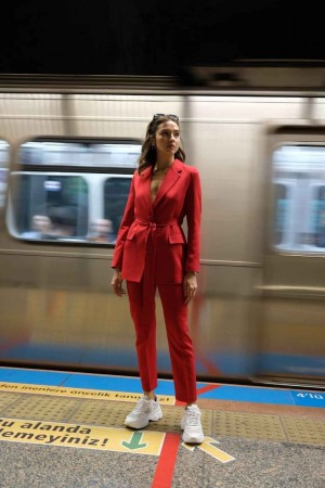 144251 TOPTAN KIRMIZI PANTOLON TAKIM