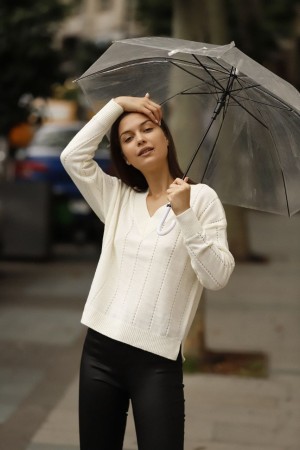 175744 TOPTAN BEYAZ KAZAK