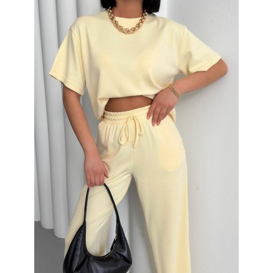 182720 TOPTAN SARI EŞOFMAN TAKIM