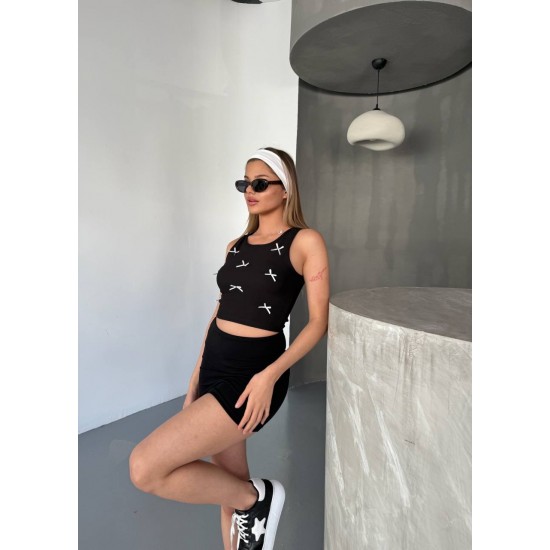 182781 black Crop