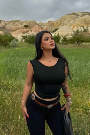 183304 TOPTAN SİYAH CROP