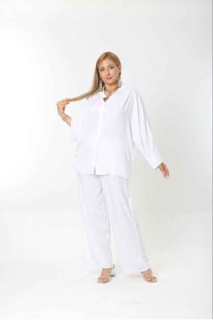 184120 white Pants suit