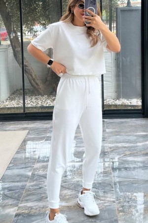 207981 TOPTAN BEYAZ EŞOFMAN TAKIM