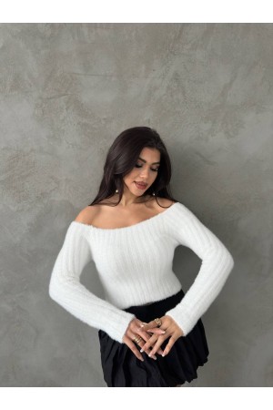 220470 TOPTAN BEYAZ KAZAK