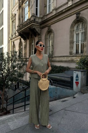 223183 khaki Pants suit