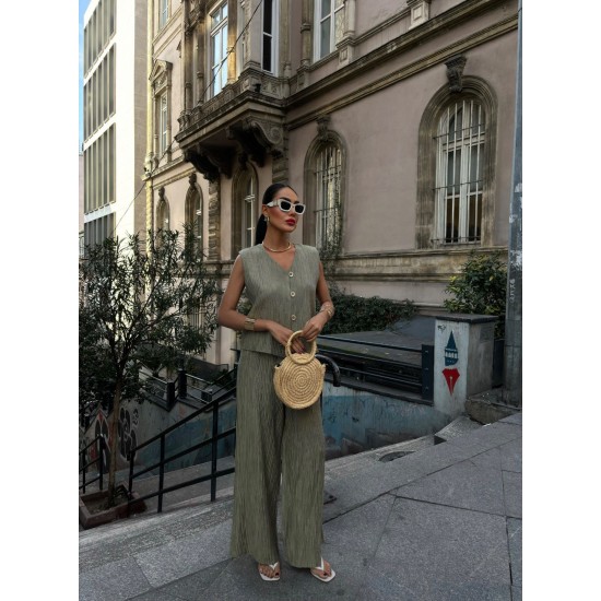 223183 khaki Pants suit