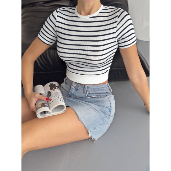224711 striped Crop