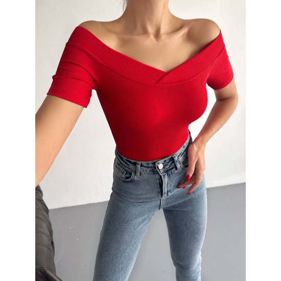 224844 red Crop