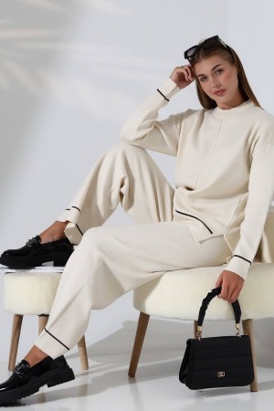 228493 Ecru Trousers