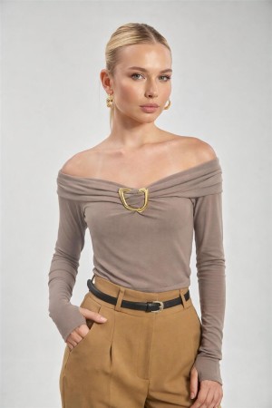 BOAT NECK BUCKLE DETAIL BLOUSE 188574