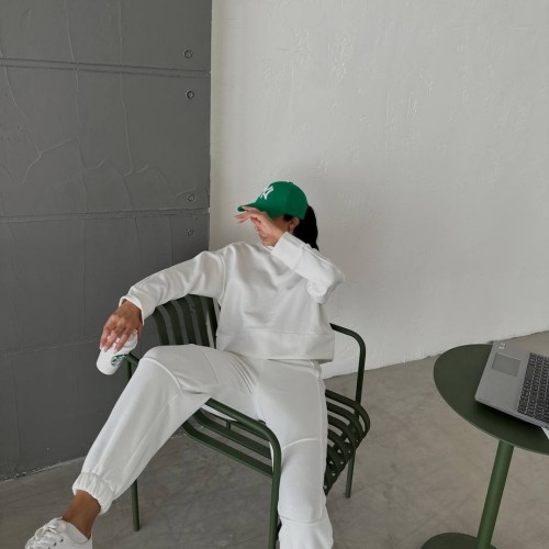 177620 TOPTAN BEYAZ EŞOFMAN TAKIM 177620 TOPTAN BEYAZ EŞOFMAN TAKIM toptan bayan giyim