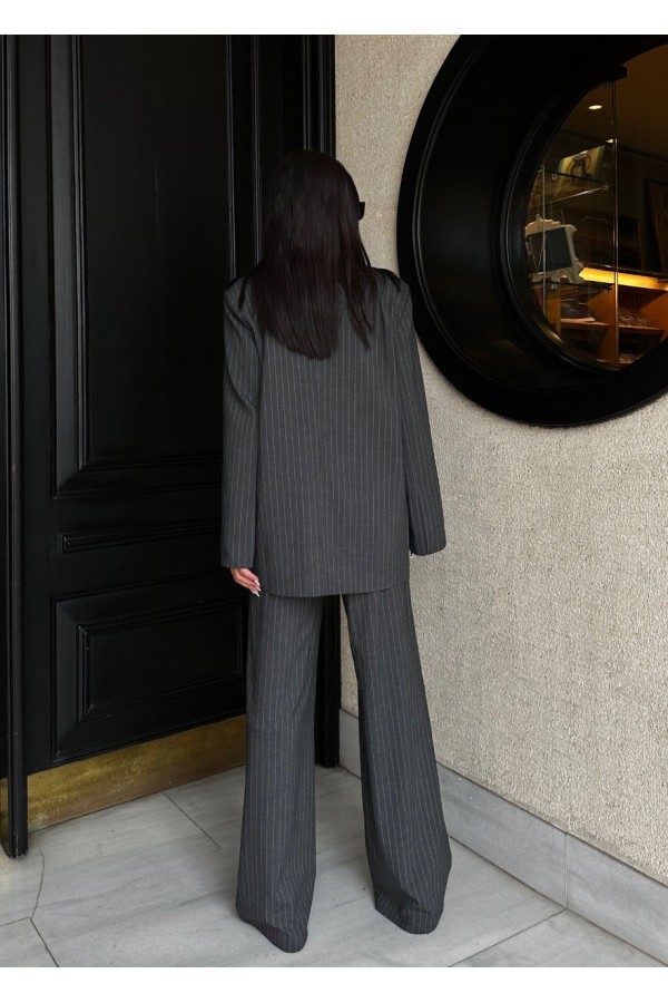 204030 Grey Pants suit